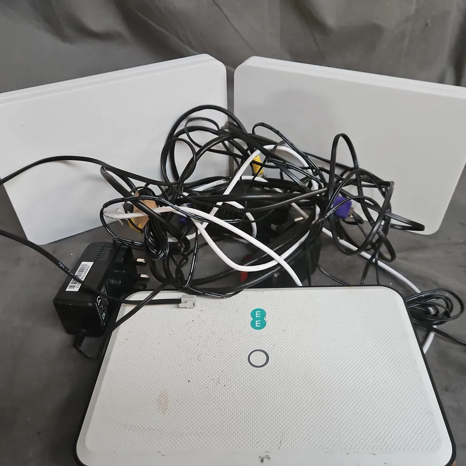 APPROXIMATELY 8 ASSORTED ELECTRICAL PRODUCTS TO INCLUDE PLUGS , EE BOXES AND SKY BOXES , ETC 