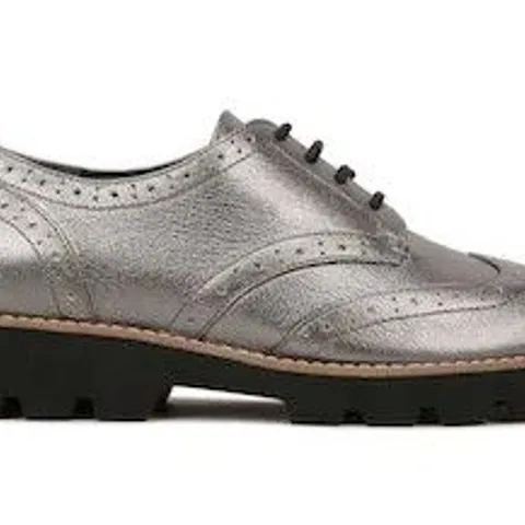 VIONIC CHARM ALFINA BROGUES SAND SIZE 8