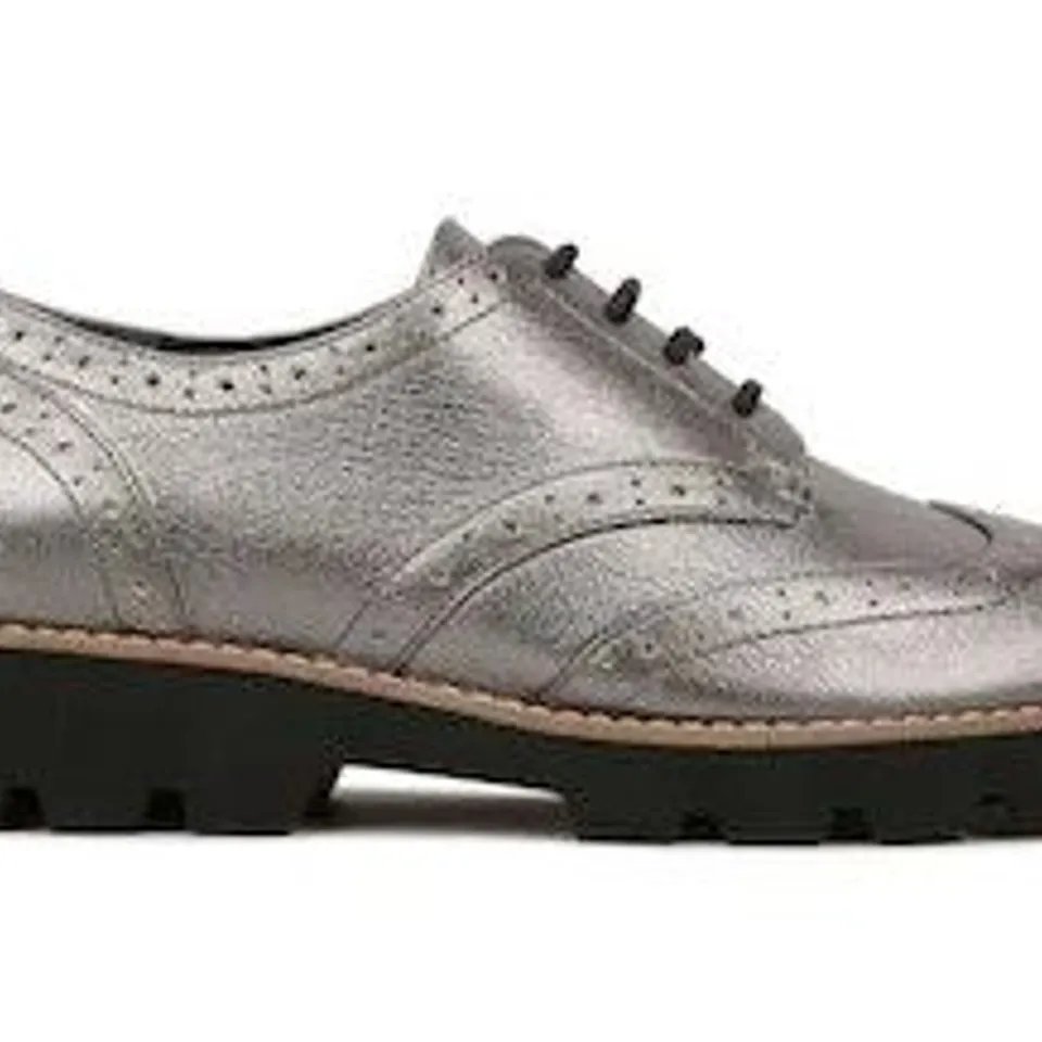 VIONIC CHARM ALFINA BROGUES SAND SIZE 8