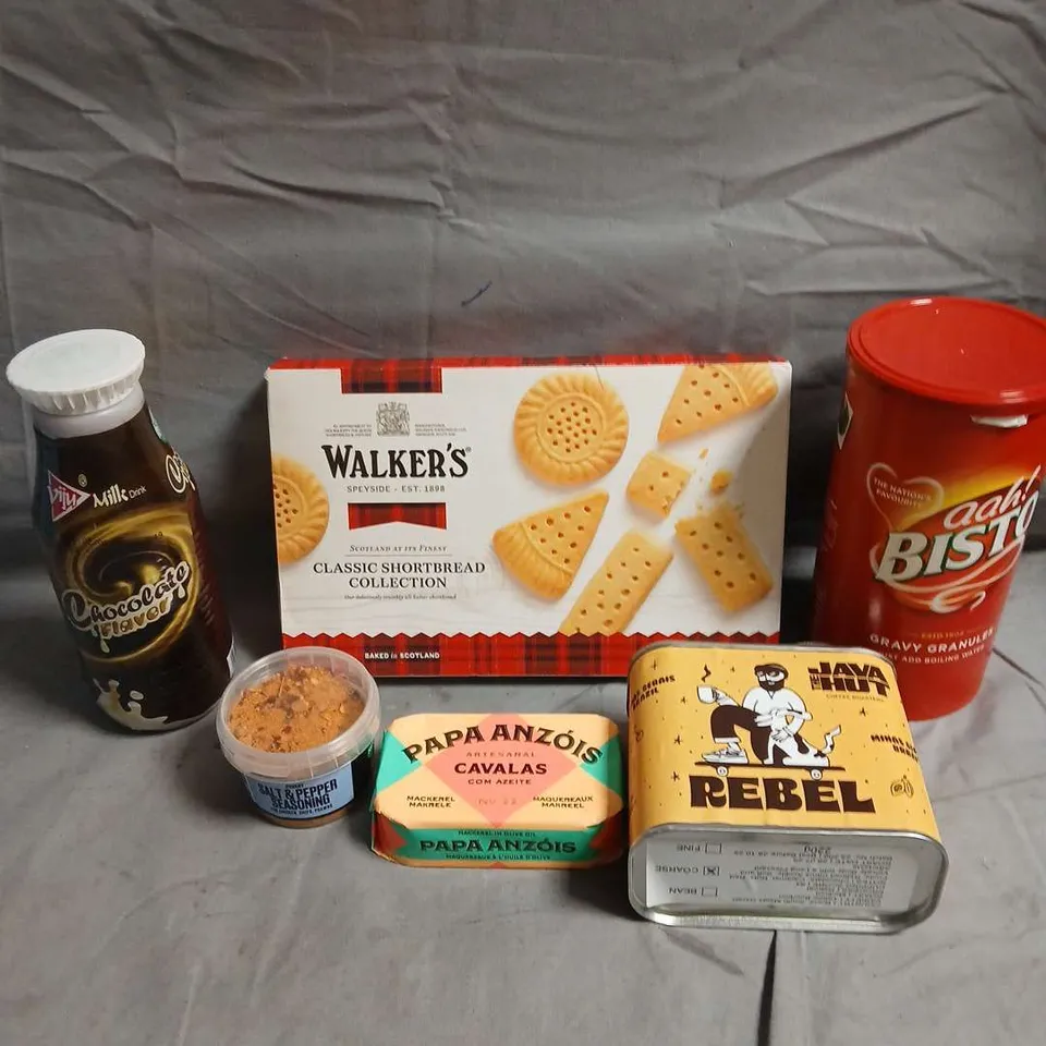 APPROXIMATELY 10 ASSORTED FOOD/DRINK PRODUCTS TO INCLUDE WALKER'S SHORTBREAD, REBEL COFFEE, SALT & PEPPER SEASONING ETC