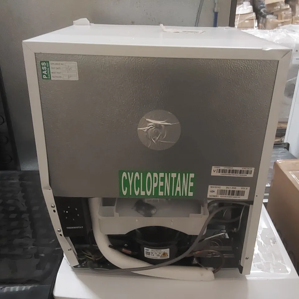 LOGIK LTT40W23 MINI FRIDGE - WHITE