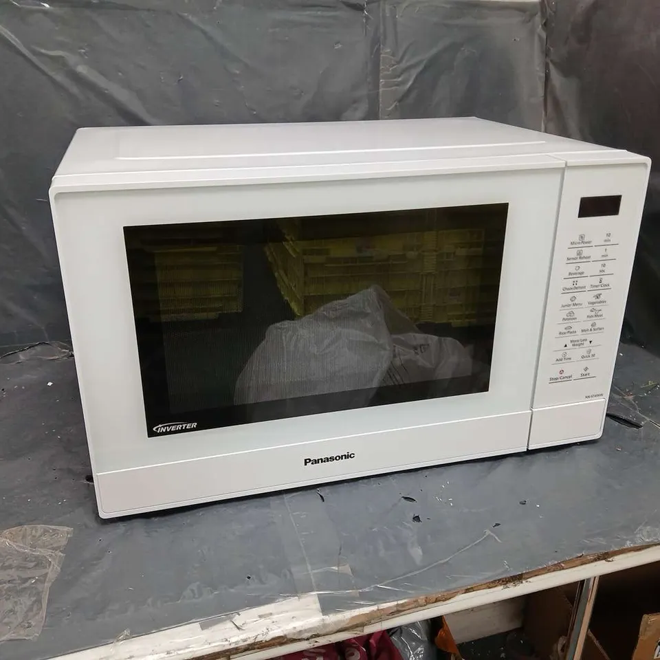 BOXED PANASONIC NN-ST45KWBPQ SOLO MICROWAVE RRP £189