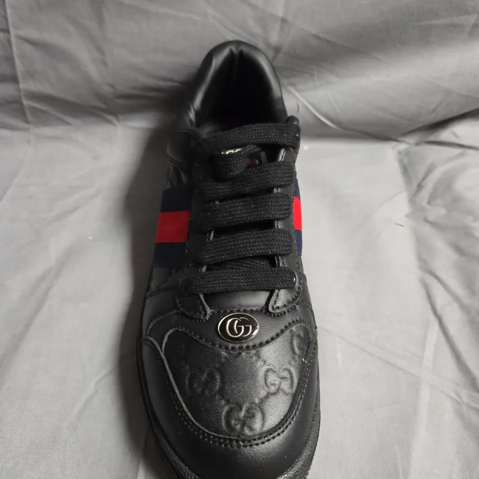 UNBOXED PAIR OF GUCCI BLACK LEATHER SNEAKERS WITH RED-BLUE WEB STRIPE – EU 42 (MEN'S)
