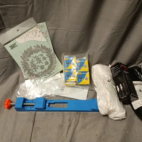 APPROXIMATELY 12 ASSORTED HOUSEHOLD ITEMS TO INCLUDE DRAWER LOCKS, ELECTRIC MILK FROTHER, CUTLERY, ETC