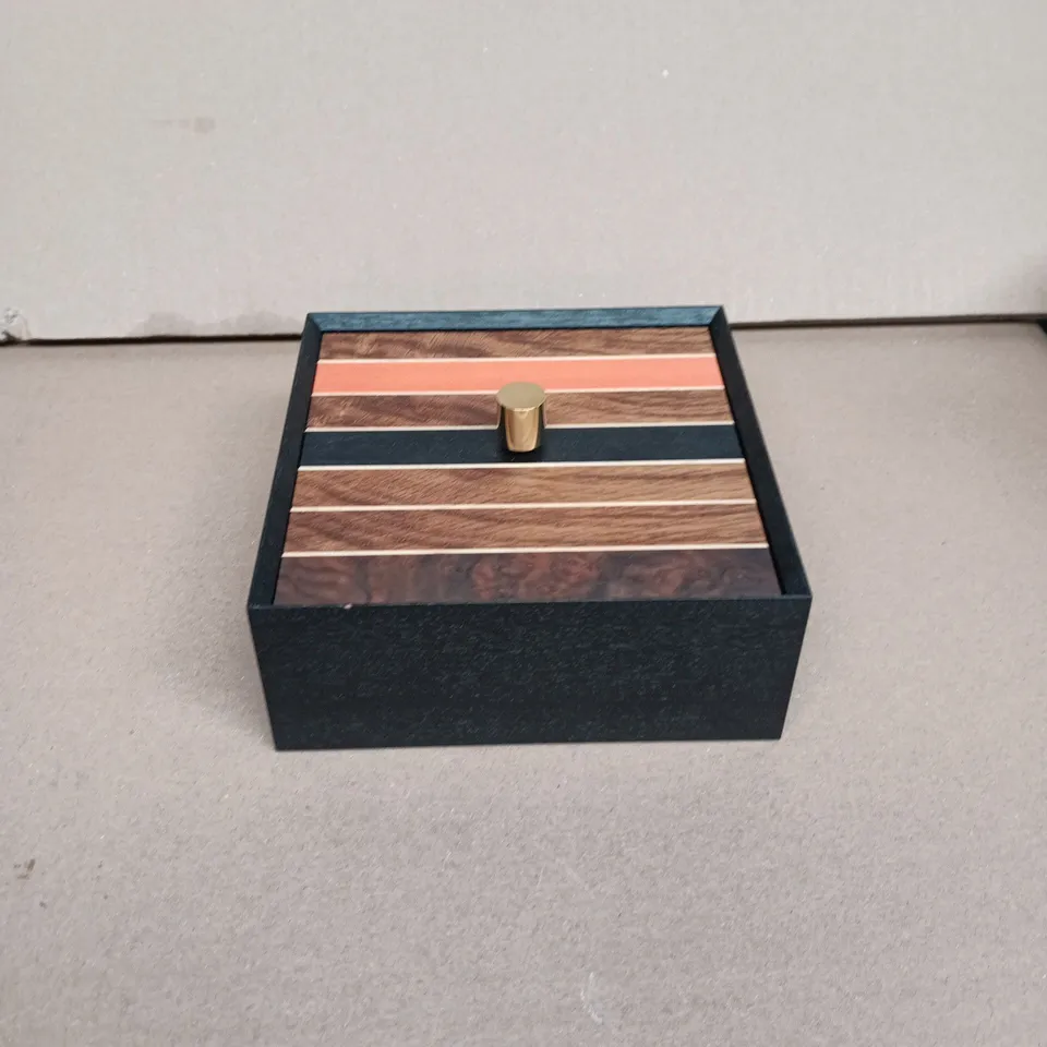 DECORATIVE INLAID WOODEN BOX WITH BRASS KNOB (WELIKELESS)