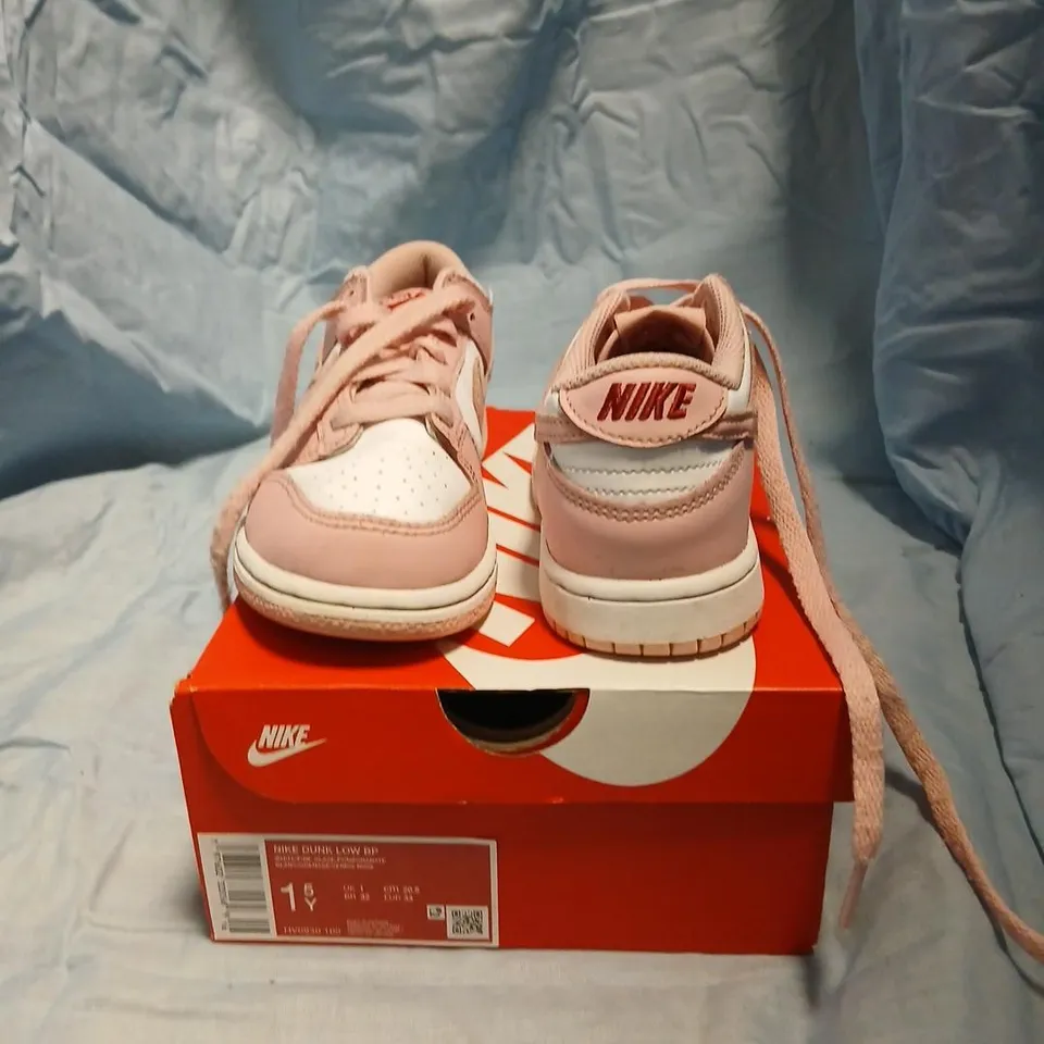 NIKE DUNK LOW YOUTH SNEAKERS – PINK/WHITE SIZE 1