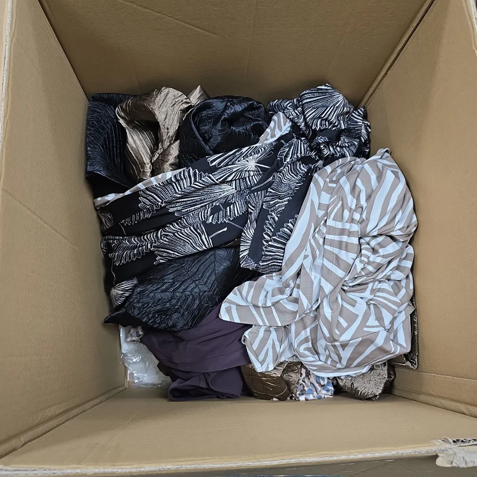 BOX OF APPROXIMATELY 22 ASSORTED CLOTHING ITEMS TO INCLUDE RUTH LANGSFORD, KIM & CO ETC