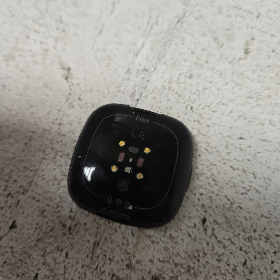 FITBIT VERSA 4 GRAPHITE