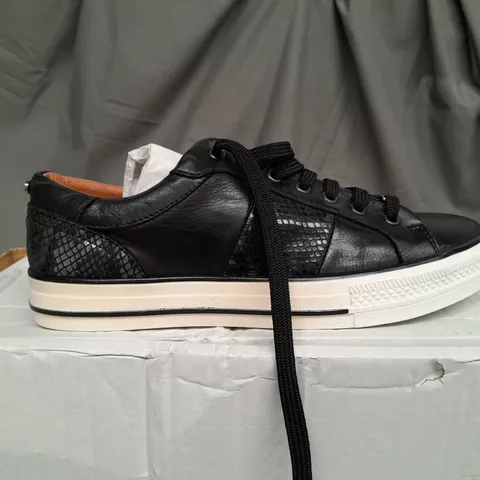 BOXED PAIR OF MODA IN PELLE ASTRIPE BLACK LEATHER TRAINERS - SIZE 6