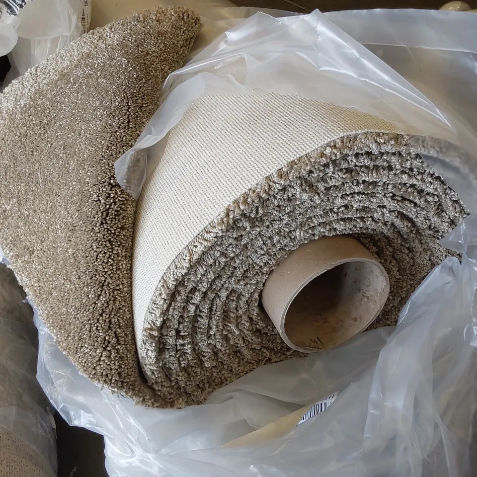 ROLL OF QUALITY ULTIMATE IMPRESSIONS BARONIAL CARPET // SIZE: APPROXIMATELY 5 X 6.94m