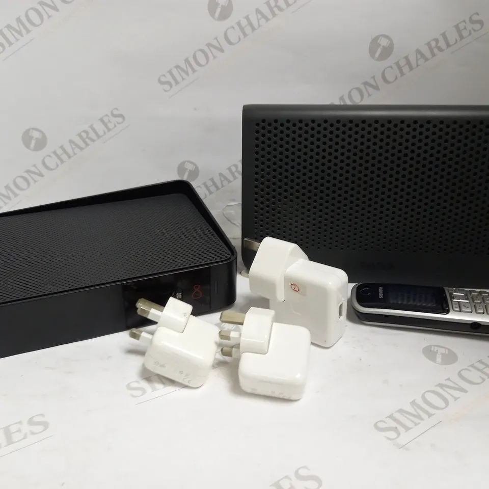 LOT OF APPROXIMATELY 15 ASSORTED ELECTRICAL ITEMS, TO INCLUDE ROUTER, USB PLUGS, ETC