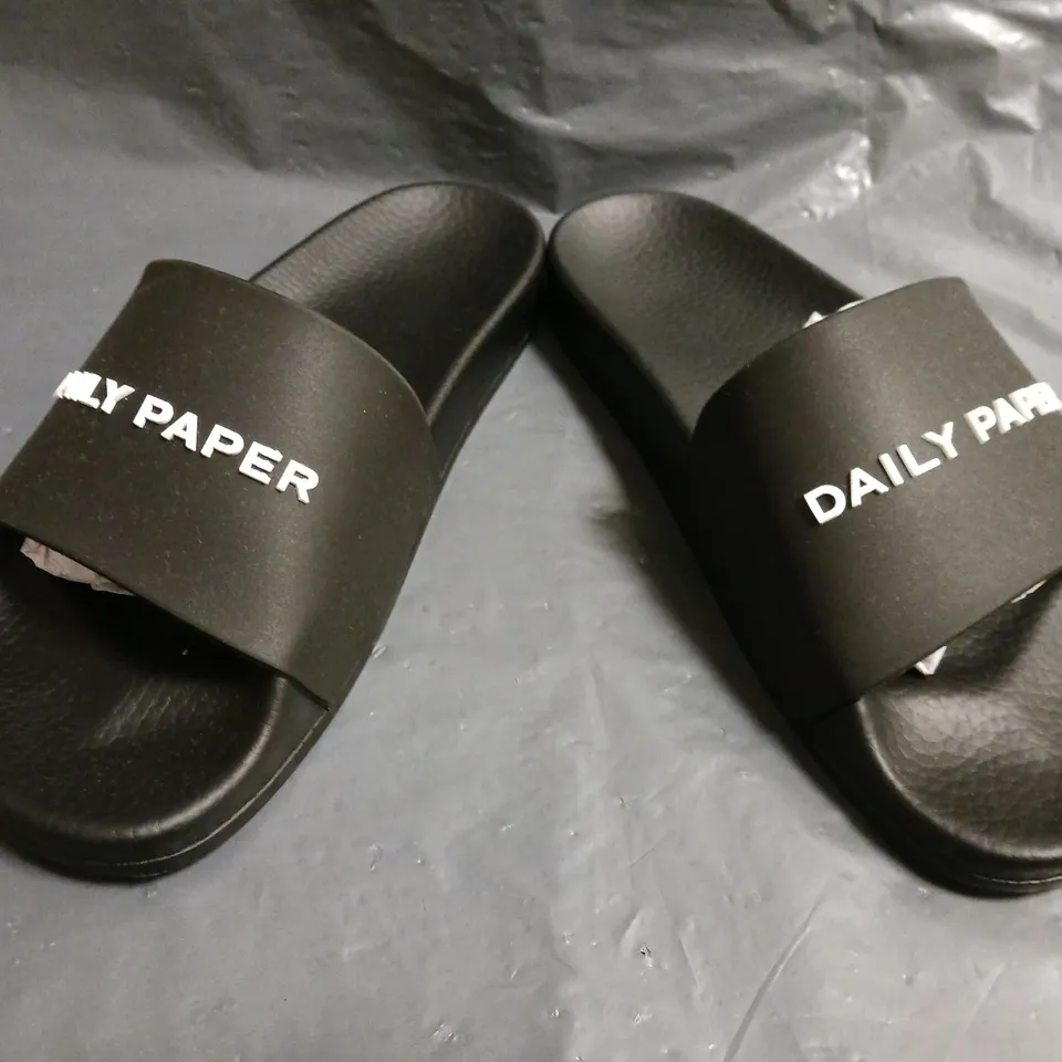 BOXED PAIR OF DAILY PAPER SLIDERS IN BLACK UK SIZE 8