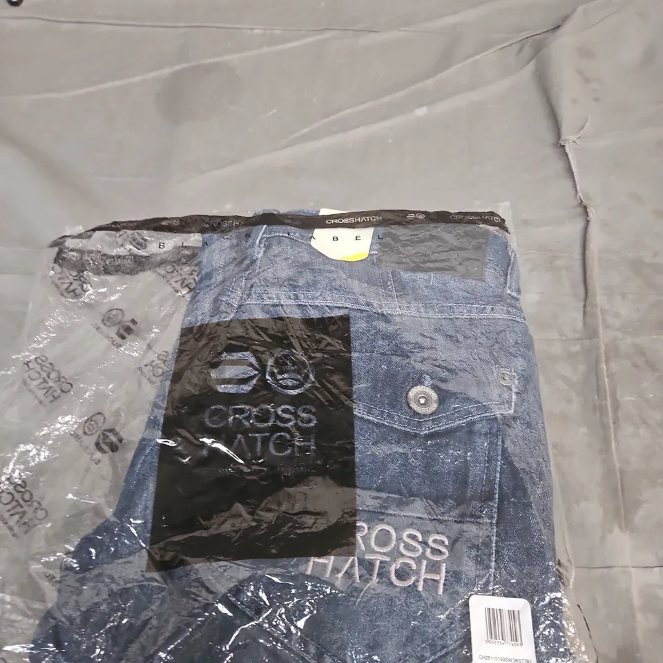 CROSS HATCH STONEWASH DENIM JEANS WITH CARGO POCKETS – WAIST 30/30 (UK 30)