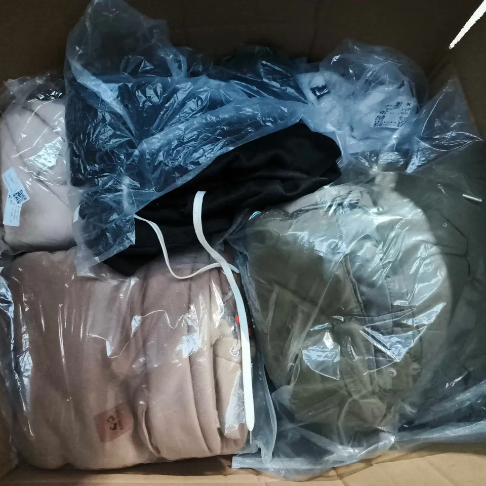 APPROXIMATELY 20 ASSORTED CLOTHING ITEMS IN VARIOUS SIZES, STYLES & COLOURS TO INCLUDE JACKETS, JEANS, TOPS, ETC - COLLECTION ONLY