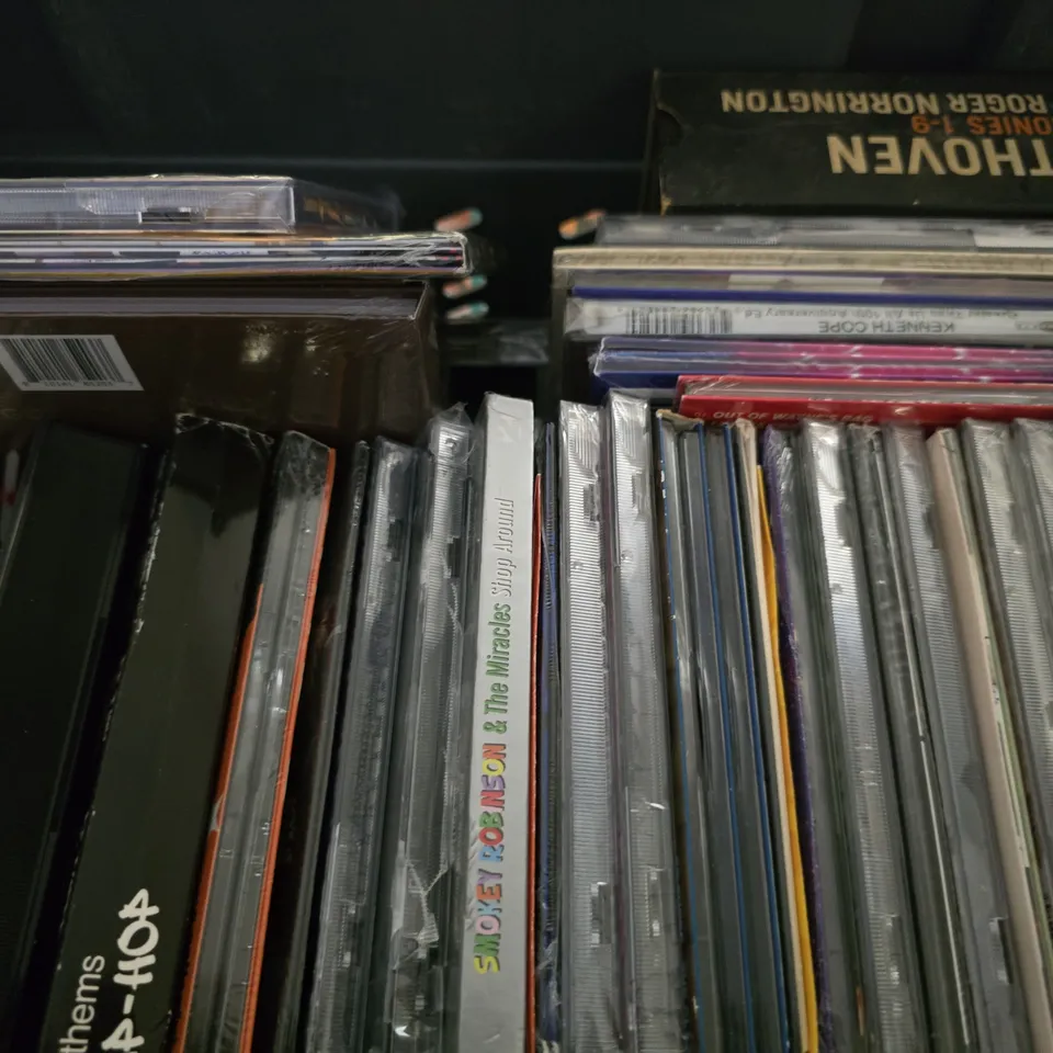 TOTE OF APPROXIMATELY 20 ASSORTED CD'S TO INCLUDE - HIT ME THE BEST OF IAN DURY , ALOK KYLIE , KRIS ALLEN ETC