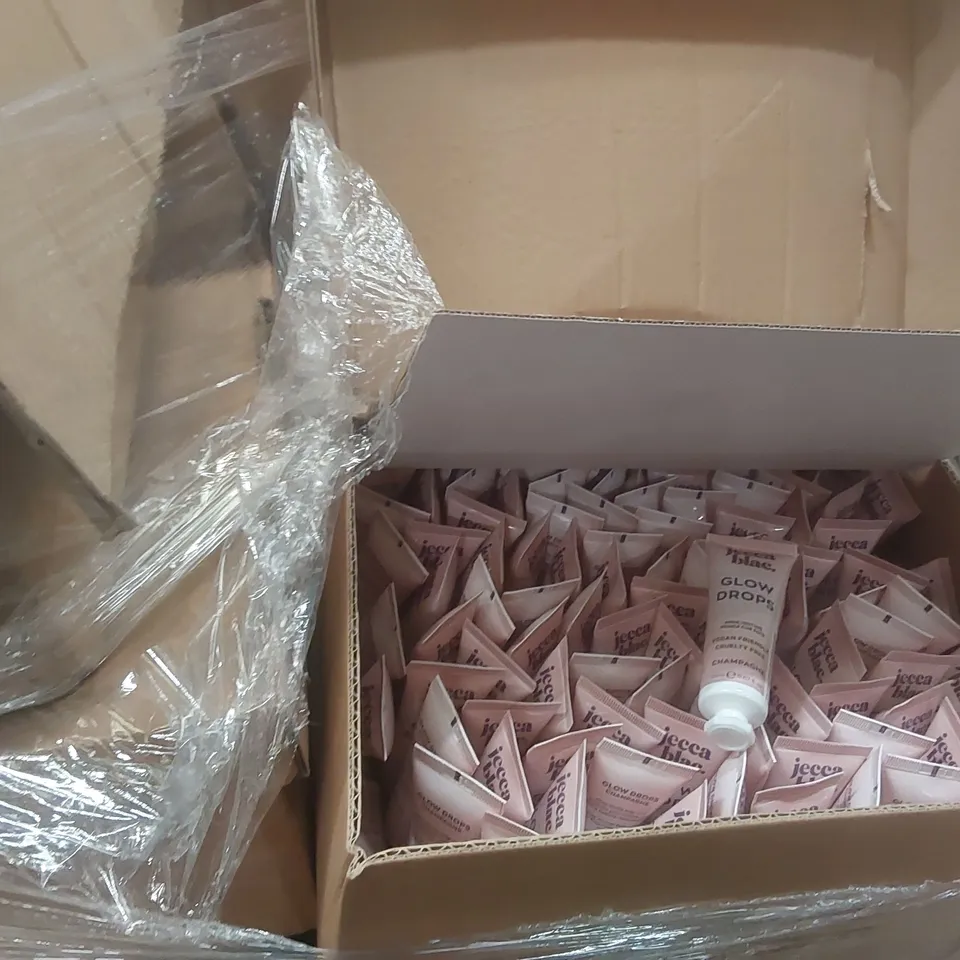 PALLET CONTAINING A VERY LARGE QUANTITY OF ASSORTED BEAUTY RELATED PRODUCTS INCLUDING: JECCA BLAC GLOW DROPS, ORGANIC PURIFYING FACE WASH, POLISHING SERUM ECT