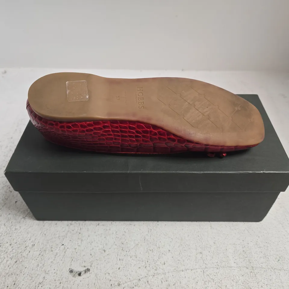 BOXED PAIR OF HOBBS LONDON CASEY BALLERINA SHOES IN RED SIZE UK 4