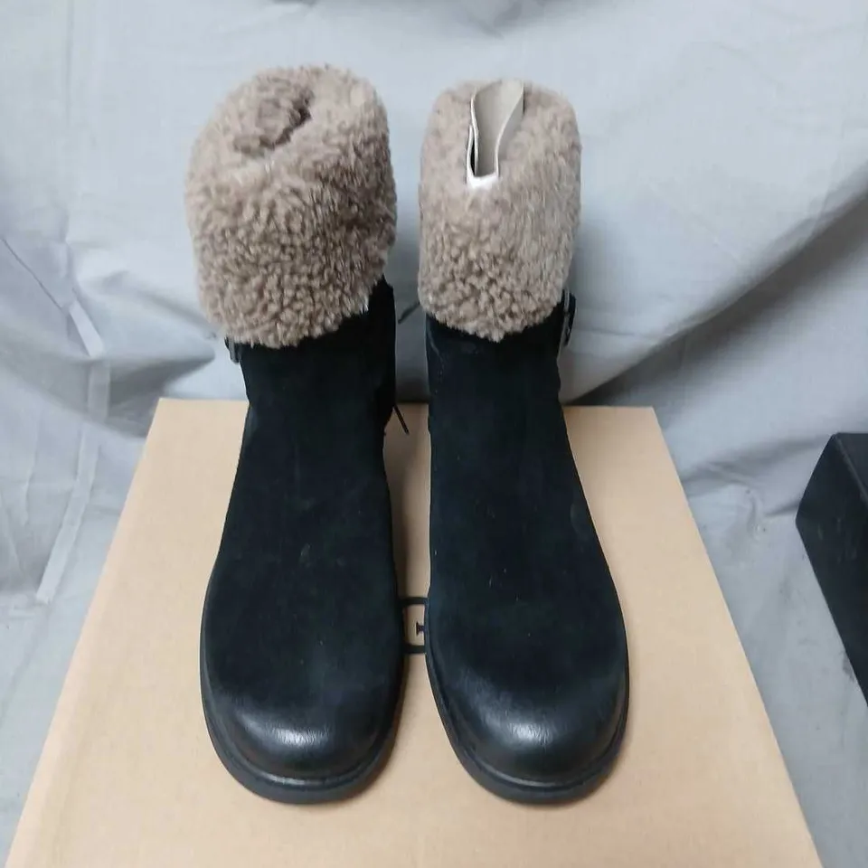 UGG HARRISON CUFF BOOTS - BLACK WITH TAN SHEARLING, UK 4