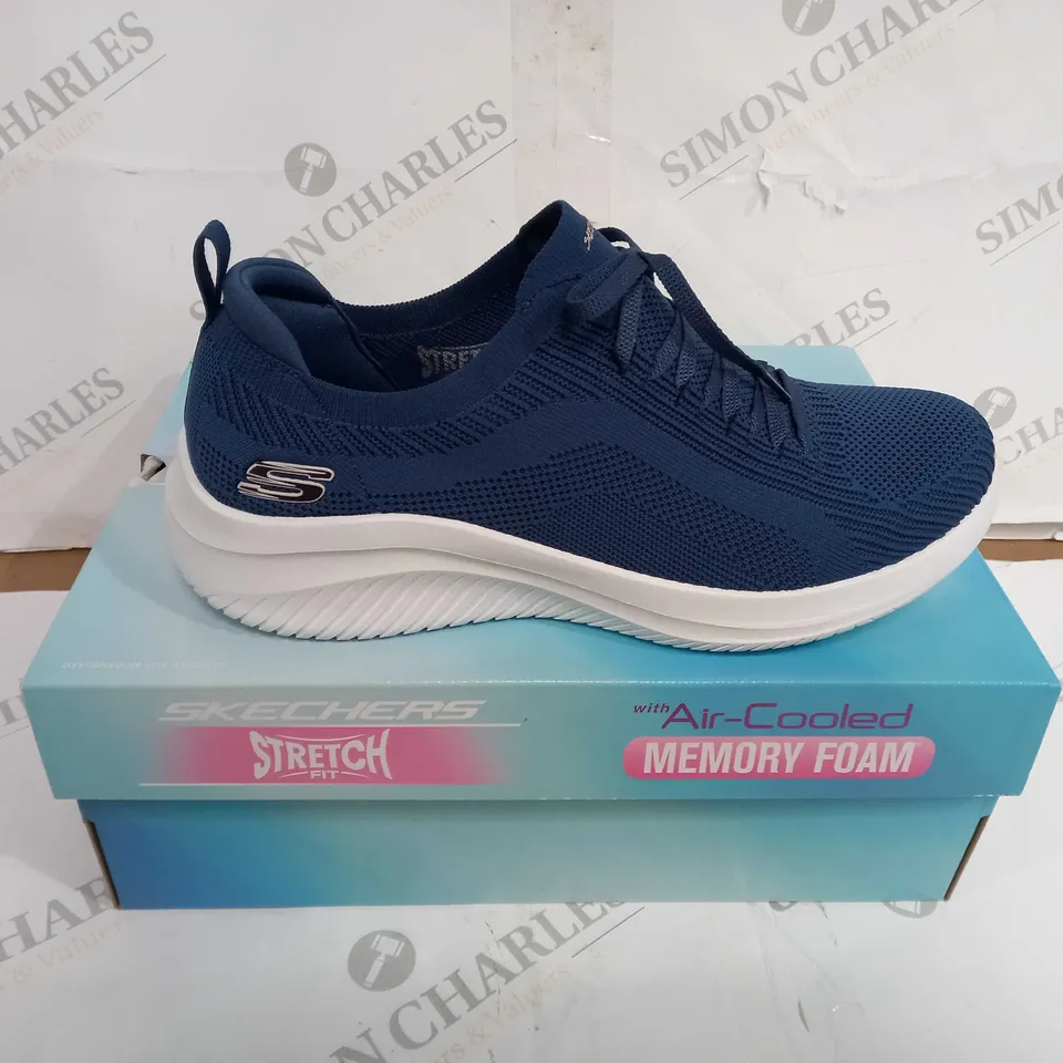 BOXED PAIR OF SKECHERS STRETCH FIT ULTRA FLEX 3.0 SHOES NAVY UK SIZE 7