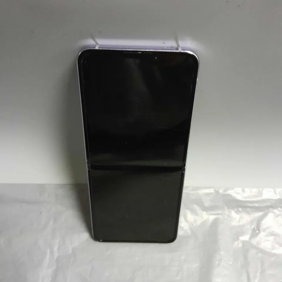 SAMSUNG GALAXY Z FLIP 4 IN PURPLE 