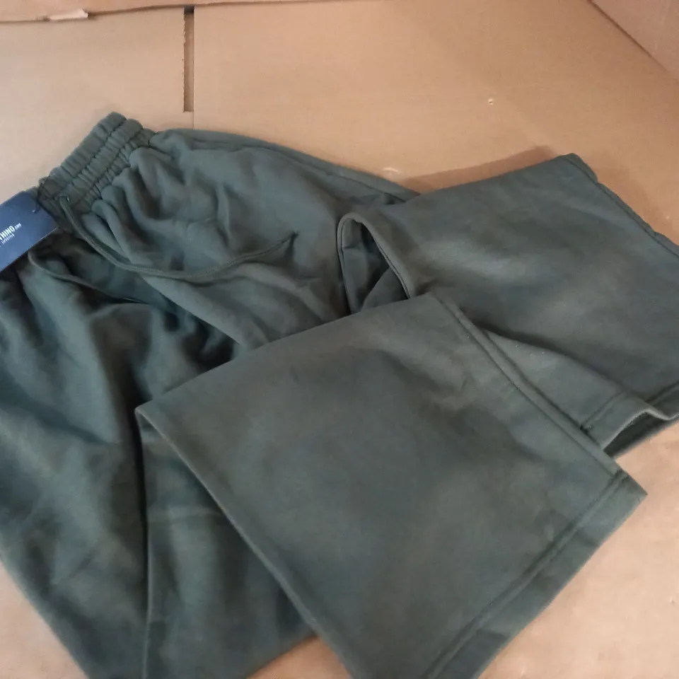 PRETTYLITTLETHING PETITE STRAIGHT LEG JOGGERS IN KHAKI - UK 8
