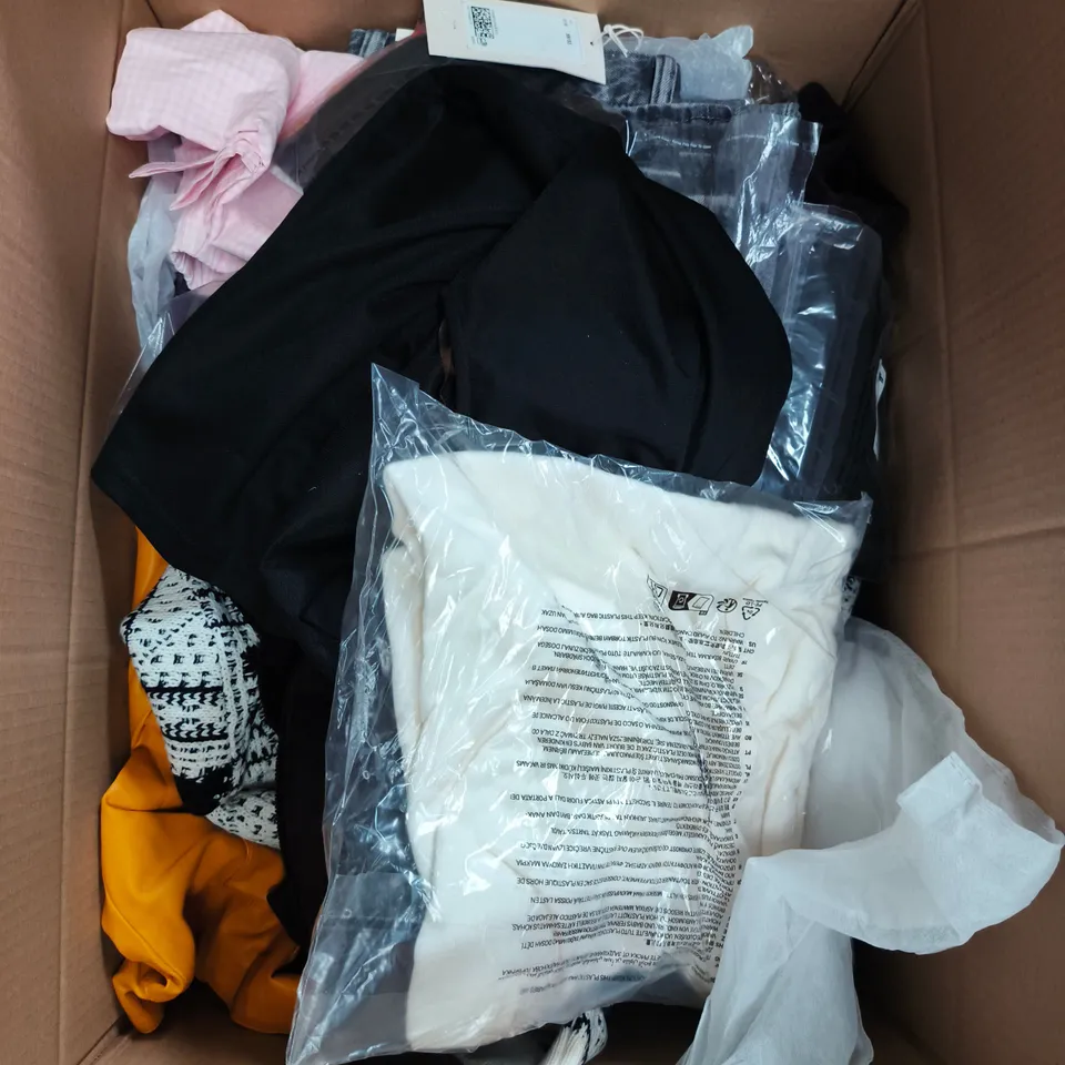 LARGE BOX OF APPROXIMATELY 25 ASSORTED CLOTHING ITEMS IN VARIOUS COLOURS, STYLES AND SIZES - COLLECTION ONLY