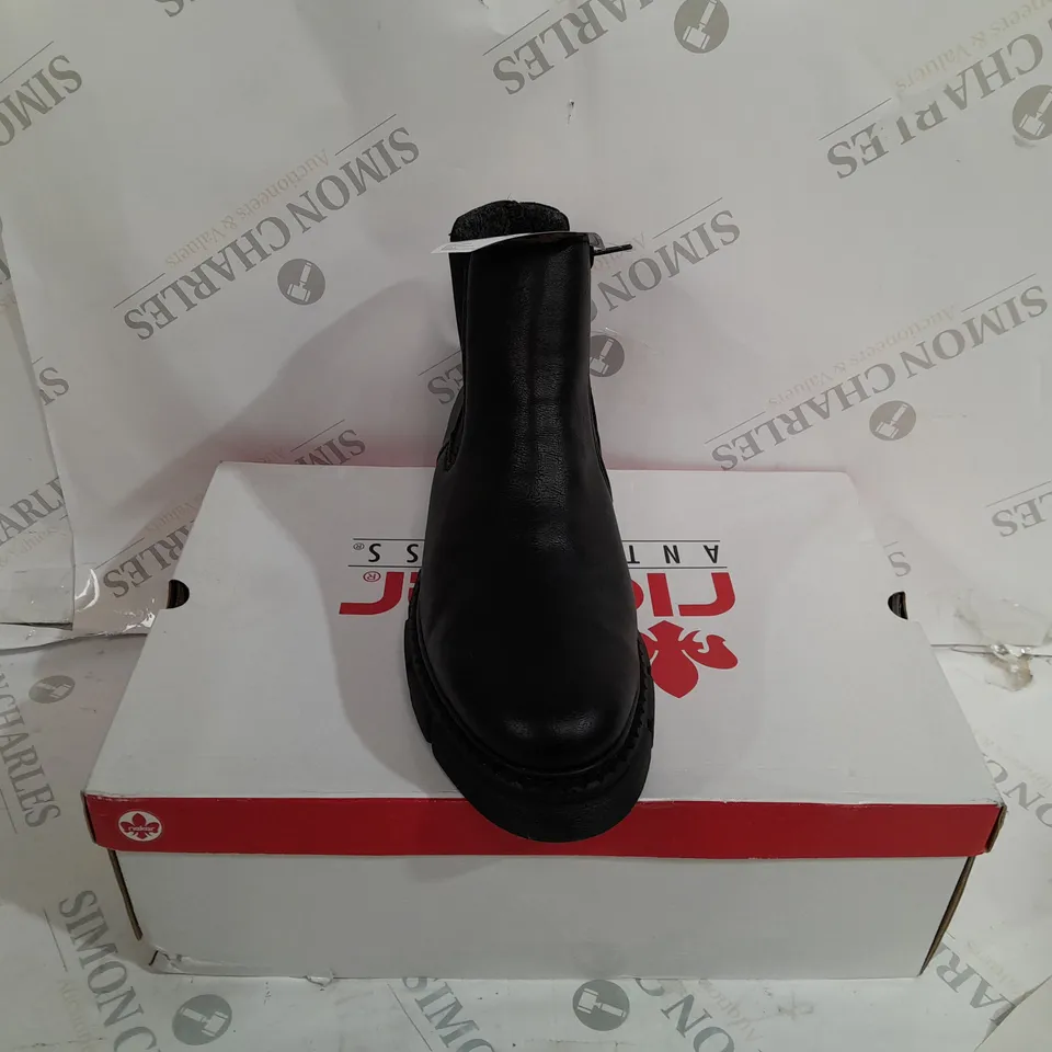 BOXED RIEKER M3854-00 CHUNKY ANKLE BOOTS - SIZE 6