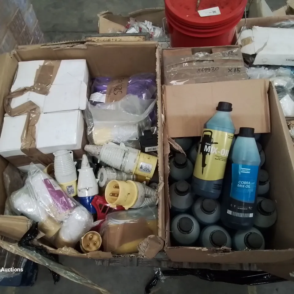 MIXED PALLET OF GENUINE HONDA PARTS AND ACCESSORIES, 2 STROKE OILS, BATTERY TERMINAL PROTECTION SPRAYS ETC.