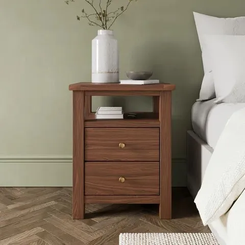 BOXED OLNEY 2 DRAWER BEDSIDE TABLE - MID OAK EFFECT (1 BOX)