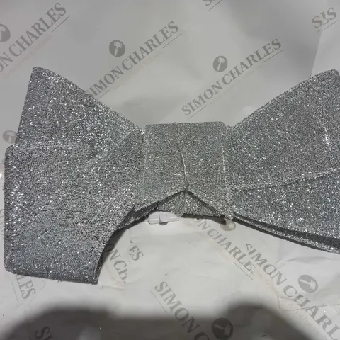 FESTIVE LARGE PRELIT DOOR BOW SILVER