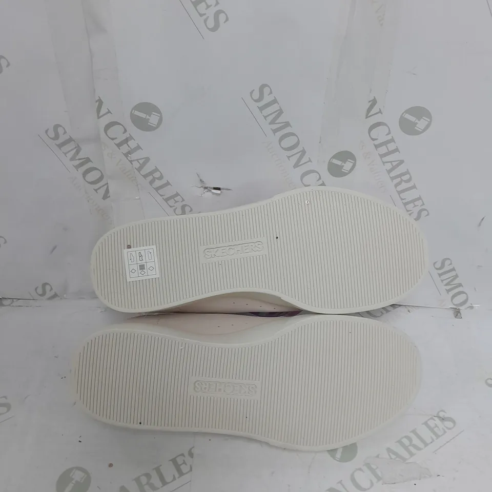 BOXED SKECHERS COURT CLASSICS BLUSH SALMON SIZE 5