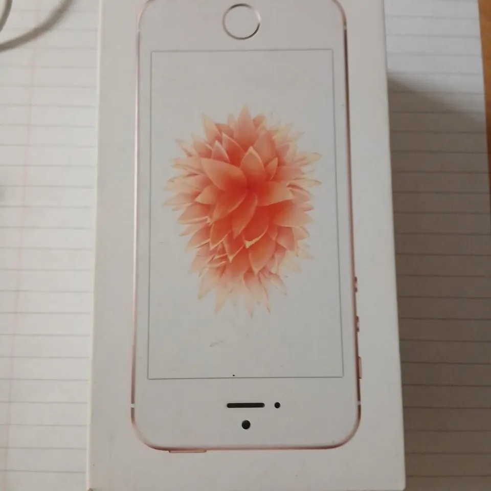 APPLE IPHONE SE (1ST GEN) 4-INCH SMARTPHONE – SILVER – BOXED
