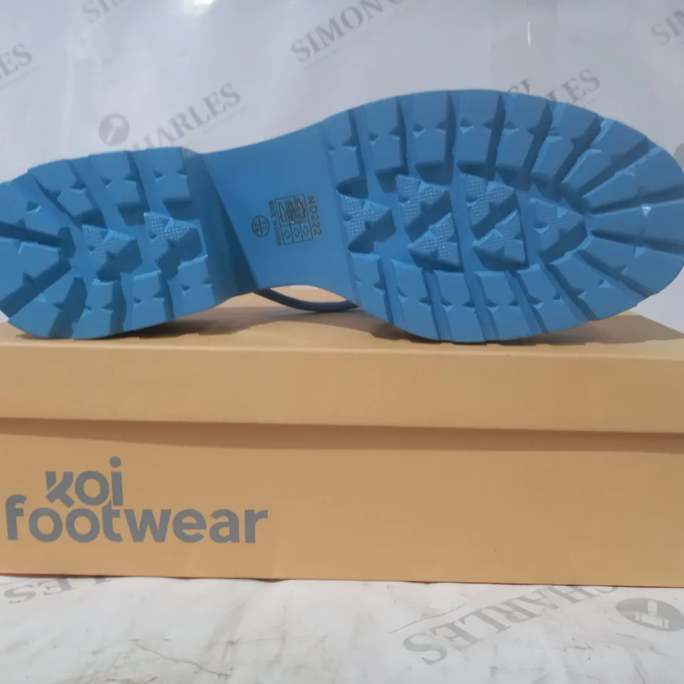 BRAND NEW BOXED PAIR OF KOI VEGAN LEATHER BLOOMING DAISY OASIS STRAPPY SLIDERS IN BLUE UK SIZE 11