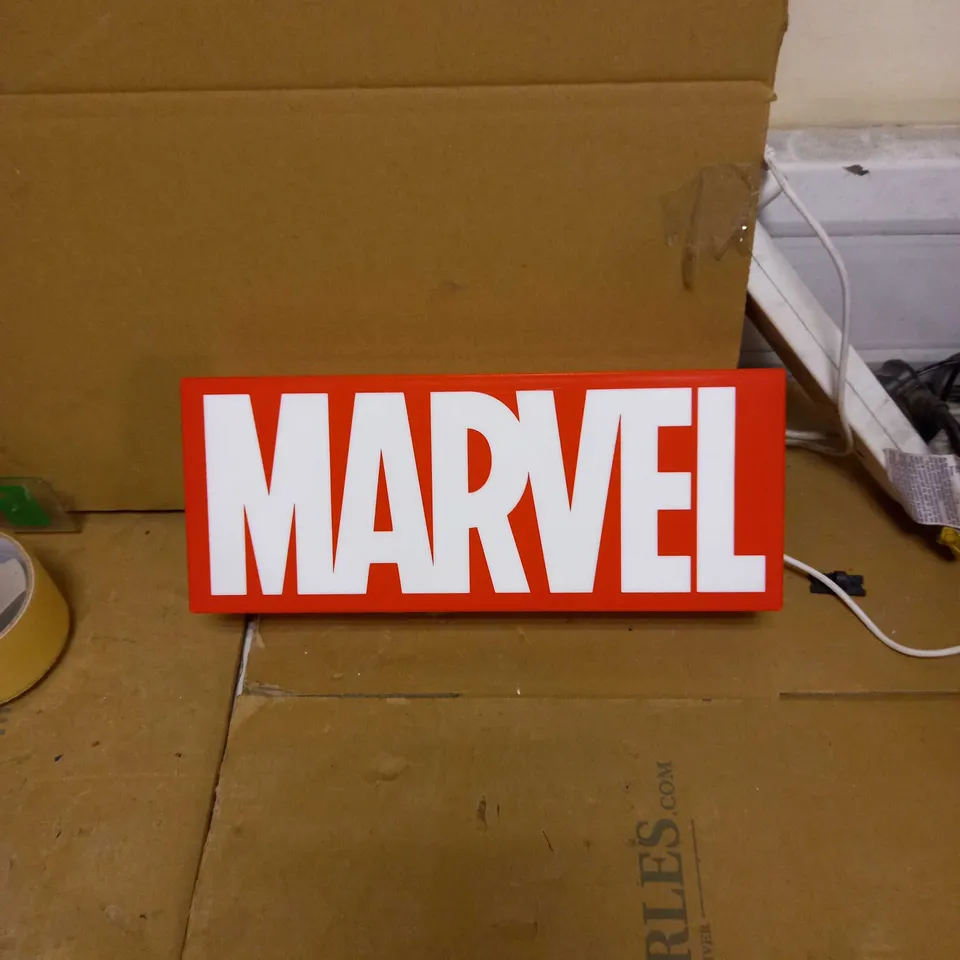PALADONE MARVEL LOGO, PHASE ON AND LIGHT PULSING MODES, OFFICIALLY LICENSED MERCHANDISE, PP7221MC