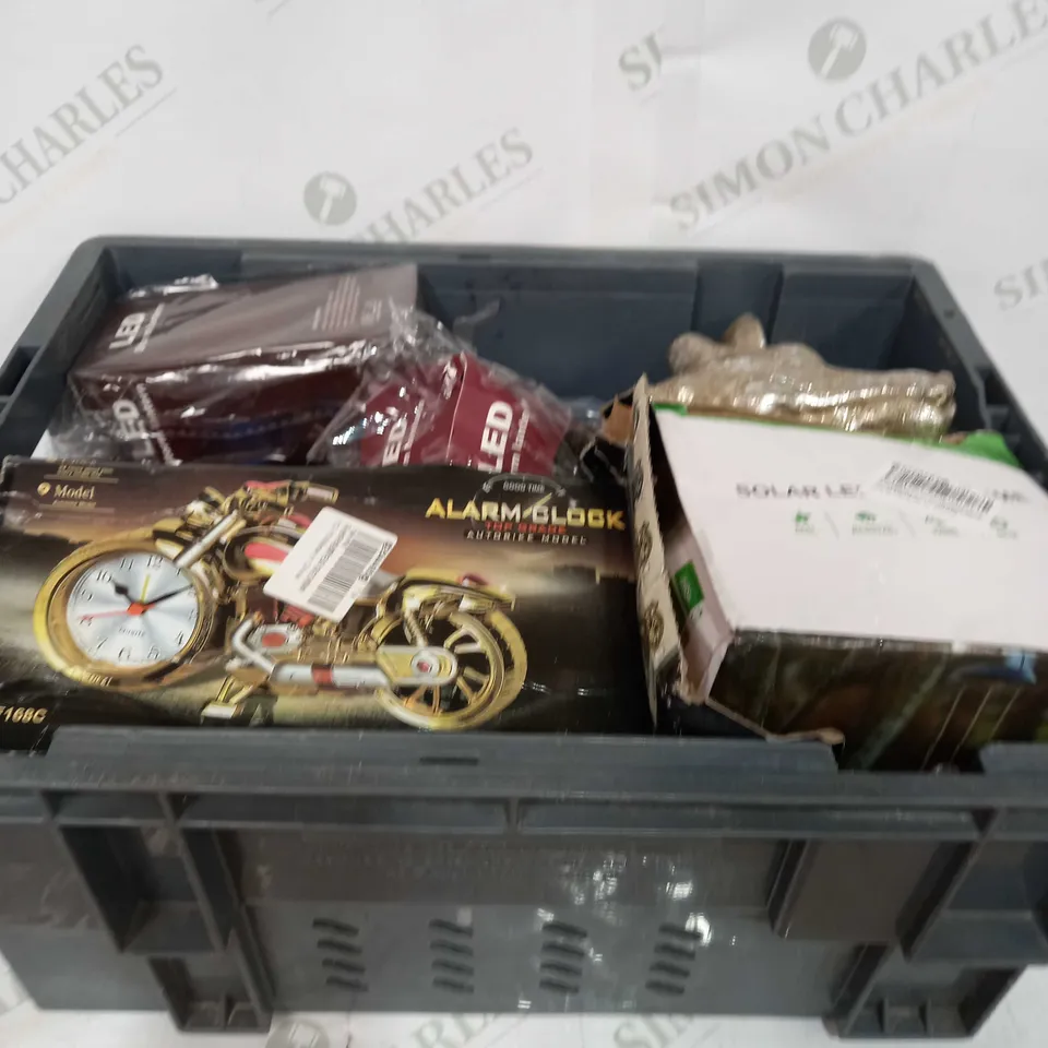 BOX TO CONTAIN APPROX 15 ASSORTED HOUSEHOLD PRODUCTS, INCLUDES HOUSE DÉCOR, ALARM CLOCK, LED LIGHTS ETC 
