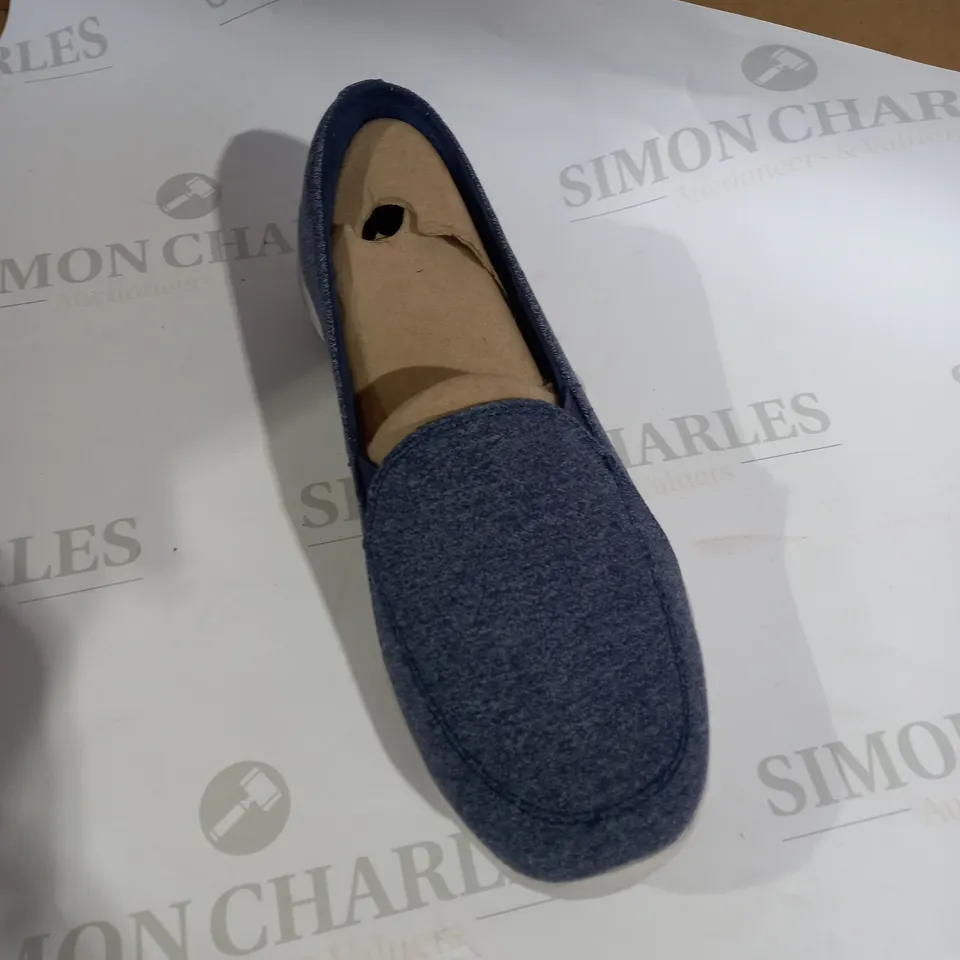 SKECHERS MEMORY FOAM NAVY SLIP ON SHOE SIZE 3 