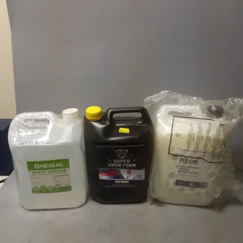 3 HOUSEHOLD ITEMS TO INCLUDE MINIML FABRIC CONDITIONER, SUPER SNOW FOAM, AND HEXEAL WHITE VINEGAR 