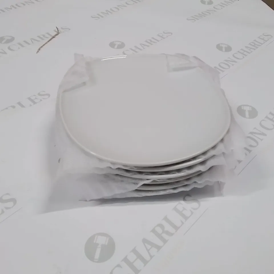 BOX CONTAINING 6 PORCELAIN ROUNDED SQUARE PLATES 16cm