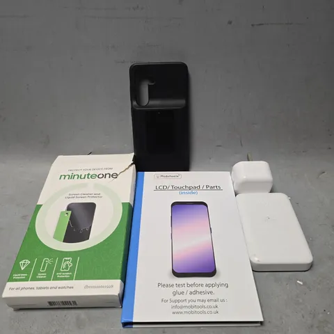APPROXIMATELY 8 ASSORTED ITEMS TO INCLUDE - USB-C PLUG , POWER BANK , PHONE CHARGING CASE ETC