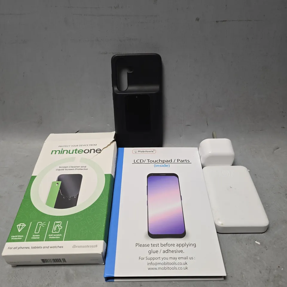 APPROXIMATELY 8 ASSORTED ITEMS TO INCLUDE - USB-C PLUG , POWER BANK , PHONE CHARGING CASE ETC