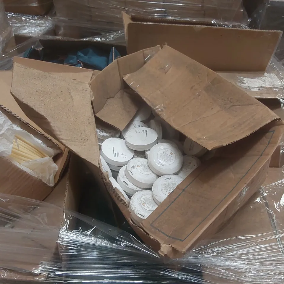 PALLET CONTAINING A VERY LARGE QUANTITY OF ASSORTED BEAUTY RELATED PRODUCTS INCLUDING: MOONLIGHTER CUSHION, MORNING STREET SHAMPOO, WASHABLE PAPER BAGS ECT