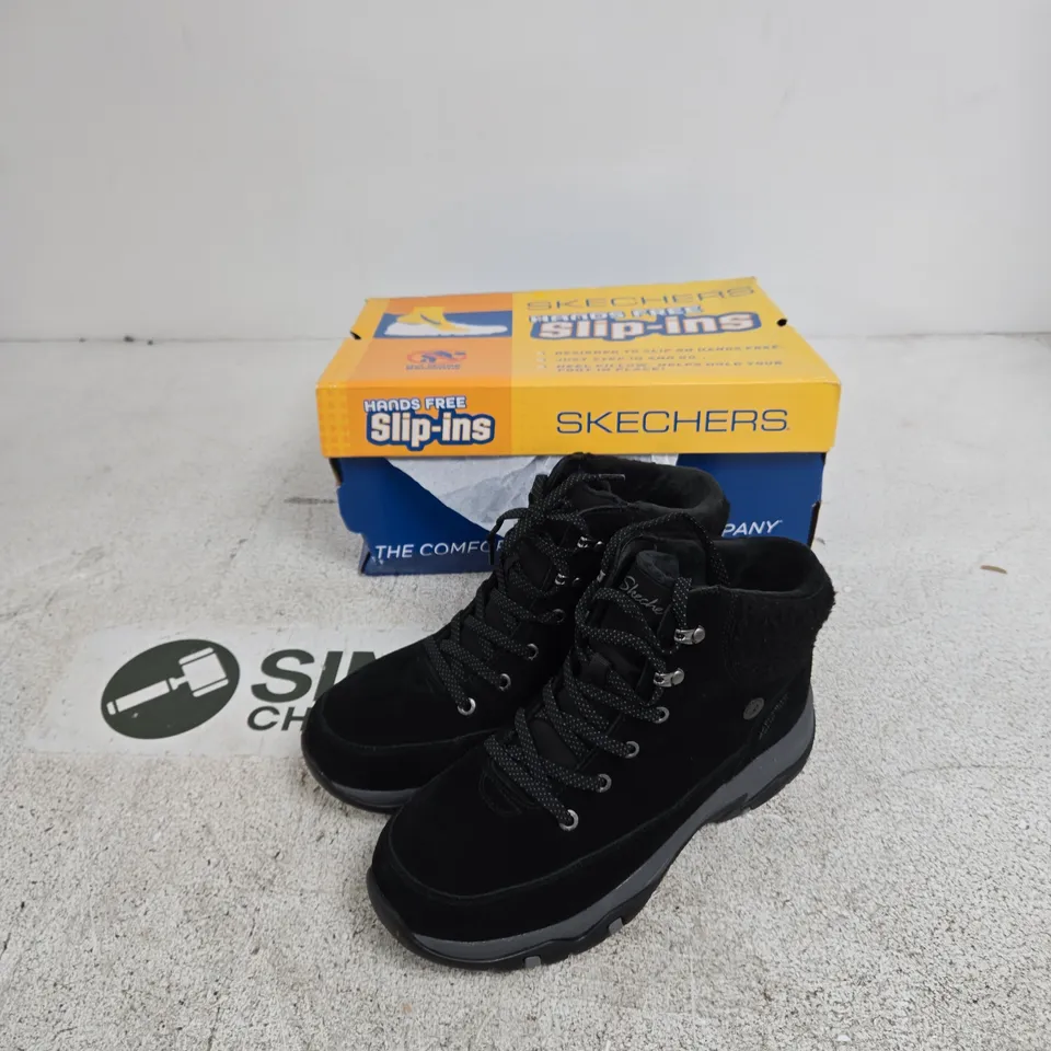 SKECHERS MEN'S BLACK WATERPROOF HIKING BOOTS – SIZE 7