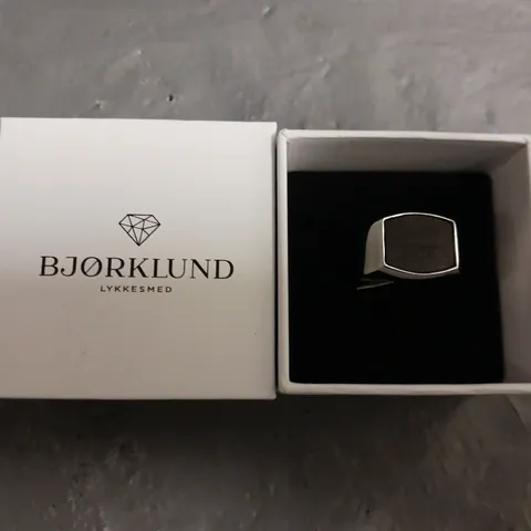 BJØRKLUND THICK BLACK STONE RING