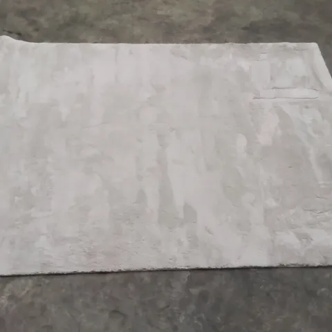 QUALITY DESIGNER AREA RUG - APPROXIMATELY 200X140CM