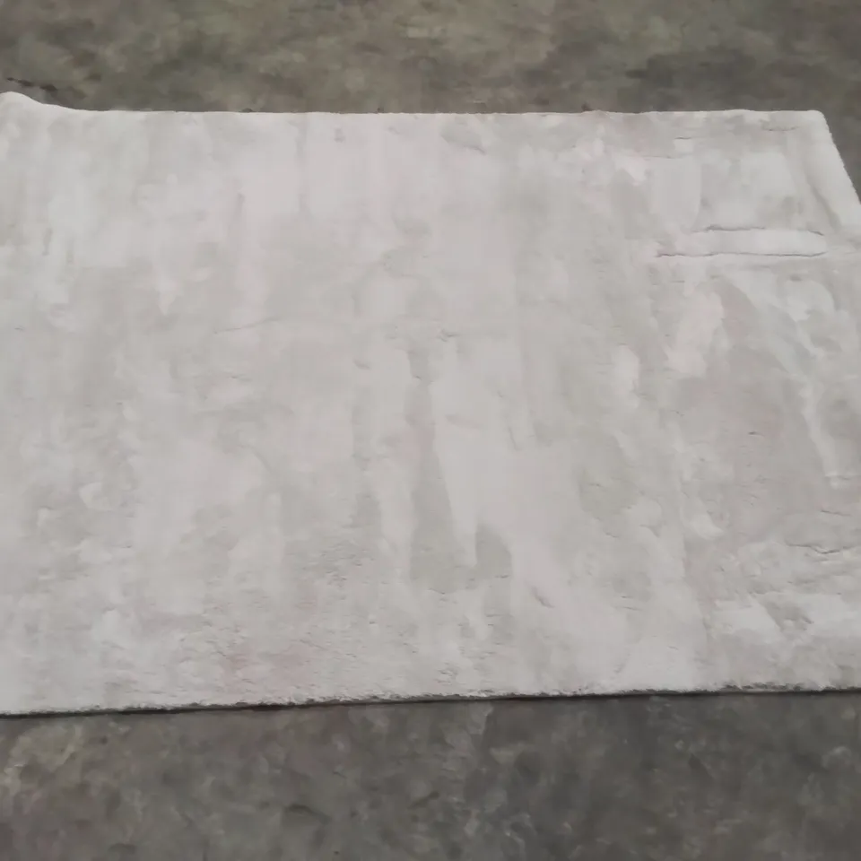 QUALITY DESIGNER AREA RUG - APPROXIMATELY 200X140CM