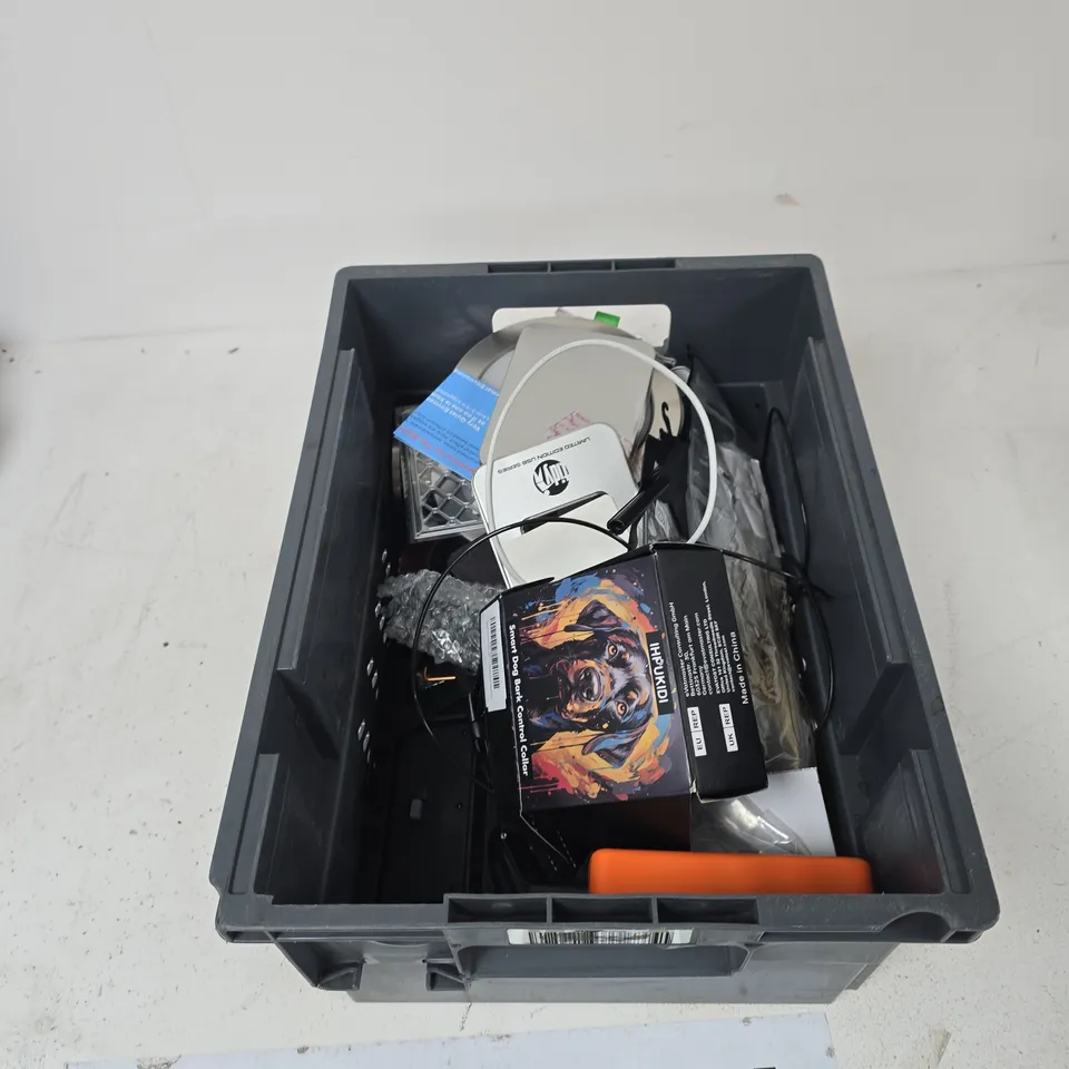 TOTE OF APPROXIMATELY 10 ASSORTED ITEMS TO INCLUDE: USBC RECHARGEABLE FLASHLIGHT 