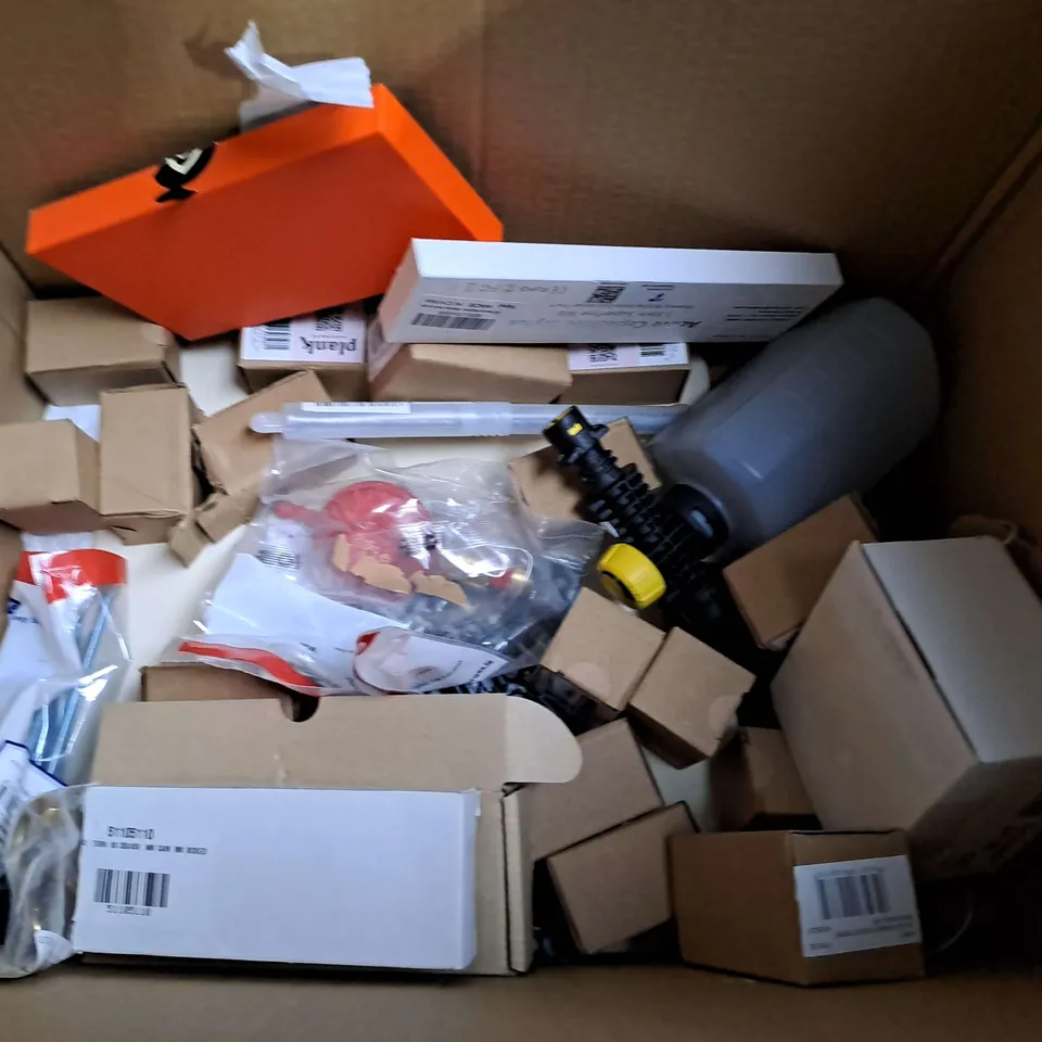 LOT OF APPROXIMATELY 30 ASSORTED HOUSEHOLD ITEMS TO INCLUDE YALE WINDOW LOCKS, RFID PPOUCH, POWERBANK AND PLANK HARDWARE