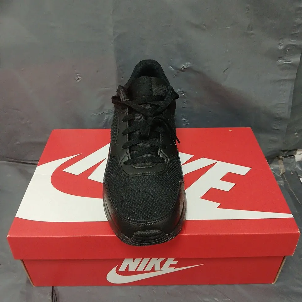 BOXED PAIR OF NIKE AIR MAX SC TRAINERS IN BLACK - 11