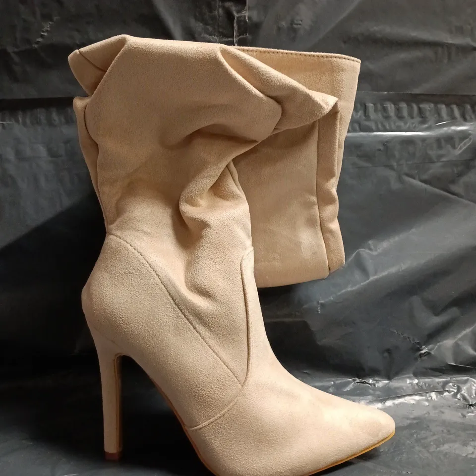 BOXED PAIR OF UNBRANDED SILETTO HEELED POINTED TOE KNEE-HIGH BOOTS IN SAND SIZE EU 38