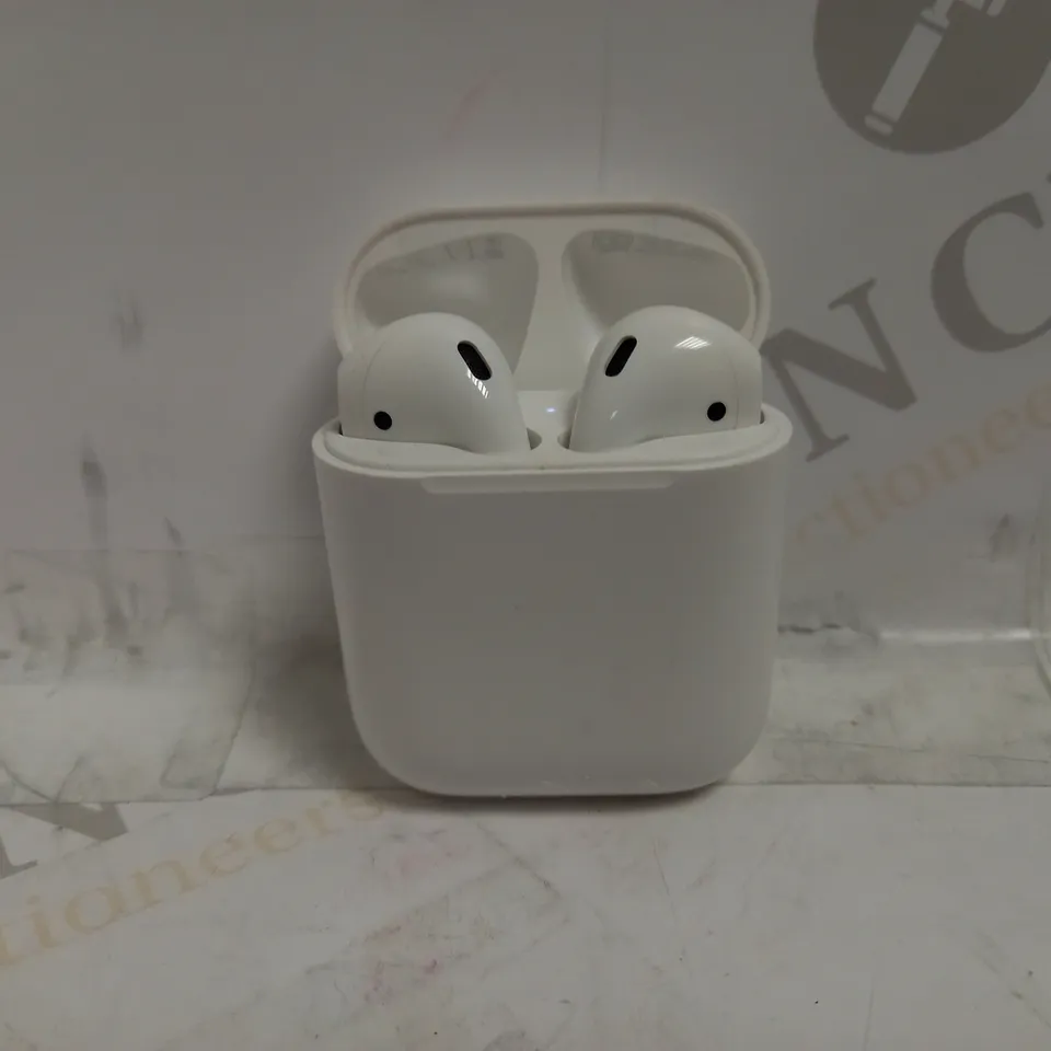 APPLE AIRPODS